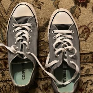 Gray converse size 8